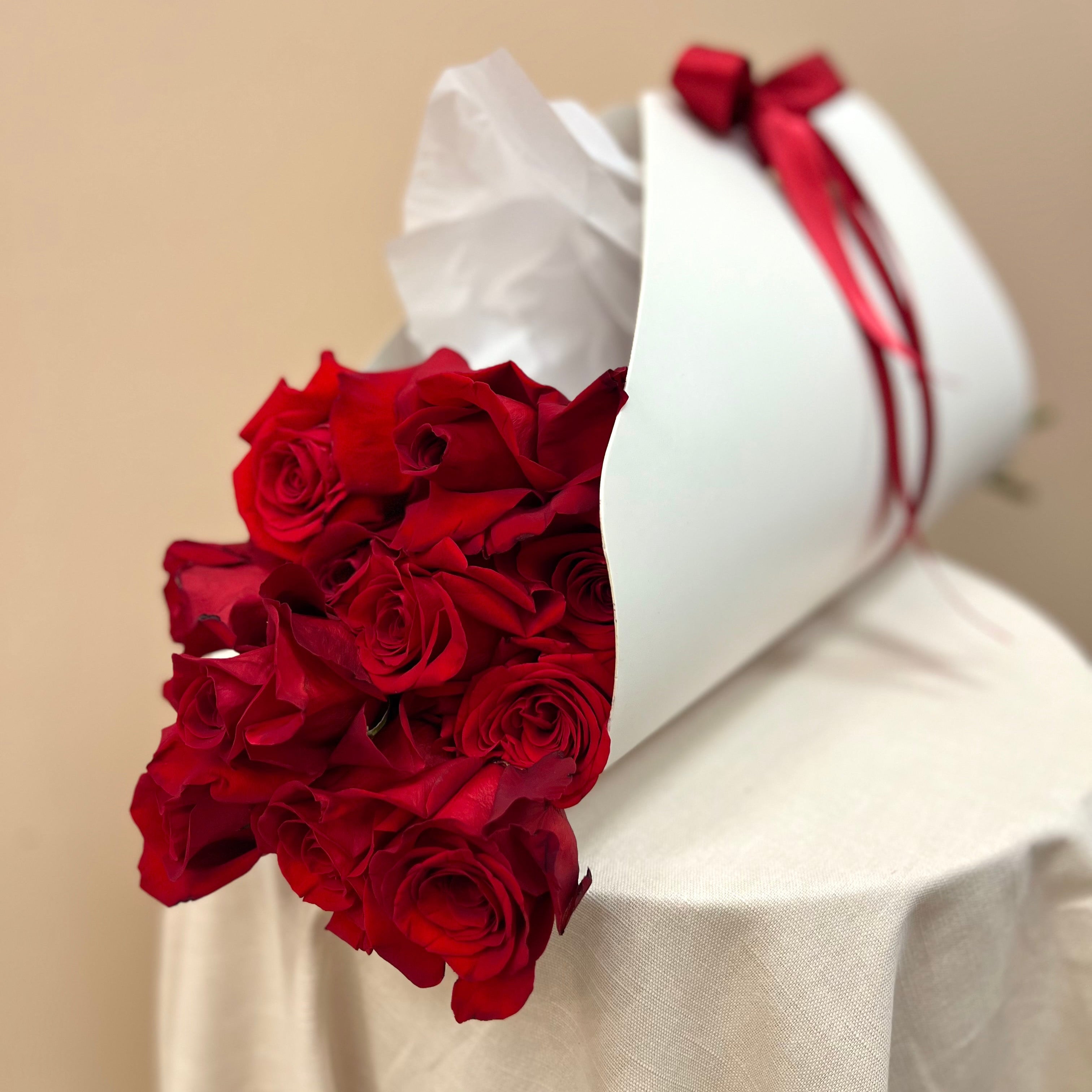 A Dozen Colombian Roses Carry Bag