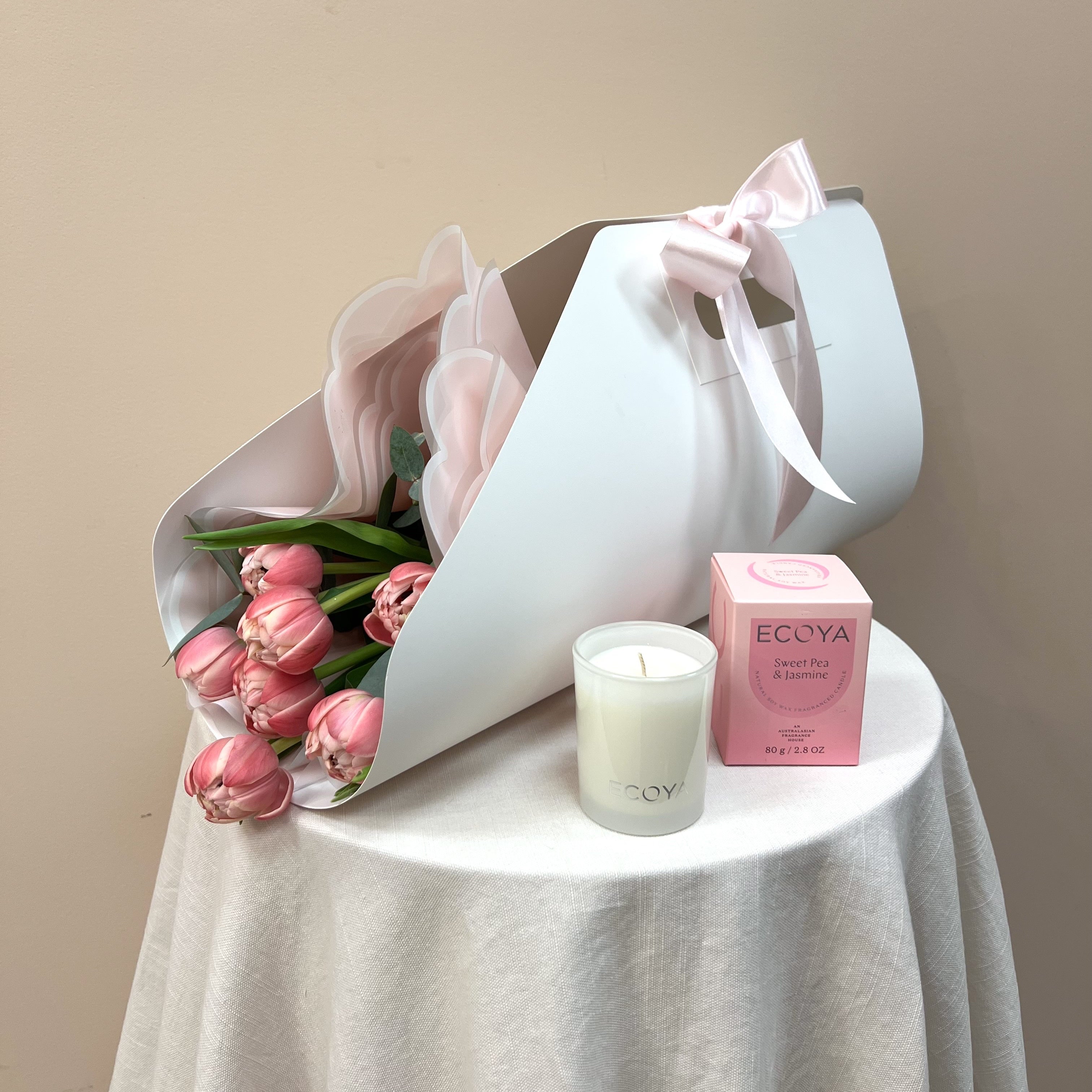 Tulip Carry Bag & Candle Combo
